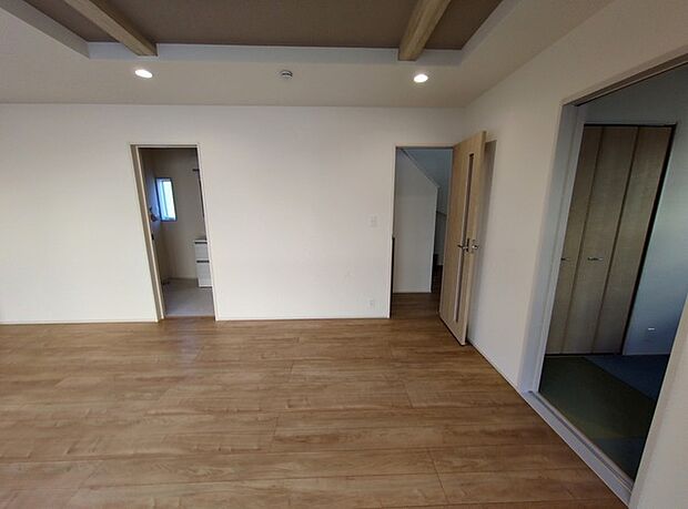 ご家族みんながゆったりくつろげる広々リビング。