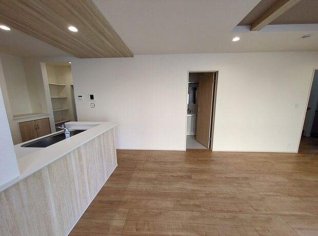 家族が自然に集りそうな広さが魅力のLDK。