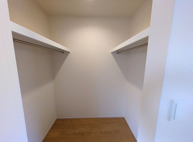 多趣味のご家族にも嬉しい、ウォークインクローゼット。