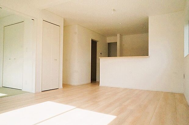 家族が自然に集りそうな広さが魅力のLDK。