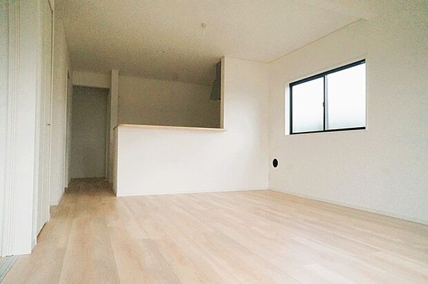 ご家族みんながゆったりくつろげる広々リビング。