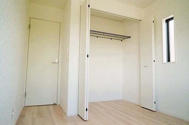 全居室収納スペース付きの物件です。 