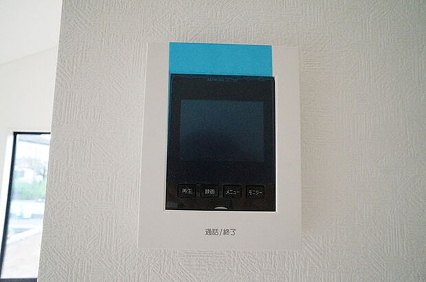 来客が一目で分かるカラーモニターインターフォン付き。 