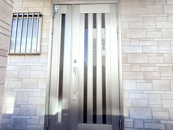 最寄り駅まで徒歩13分の近さ。 忙しい朝が助かる立地、 暮らしにゆとりが生まれます。