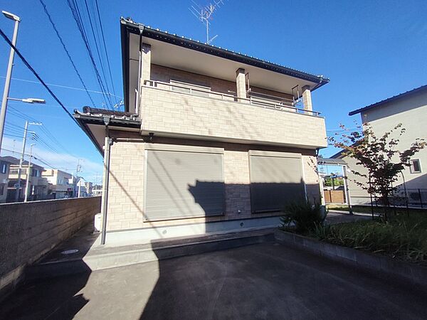 最寄り駅まで徒歩13分。この距離だと、運動不足も少し解消されるかも。