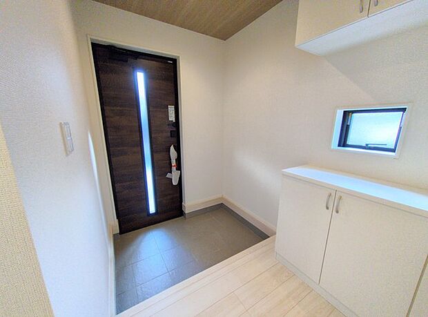 玄関をスッキリ整理。いつも気持ち良く使える玄関収納ボックス付き。