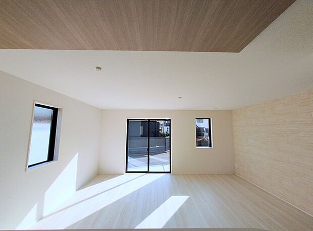 解放感あふれるリビングは、自然に光と風に恵まれます。 