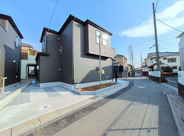 季節のお花を少し楽しむのにちょうどいいサイズのお庭です。 