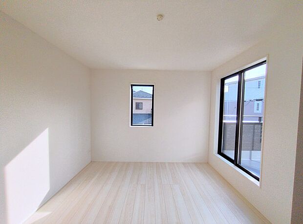 広々バルコニーから、たっぷり太陽の恵みが得られます。