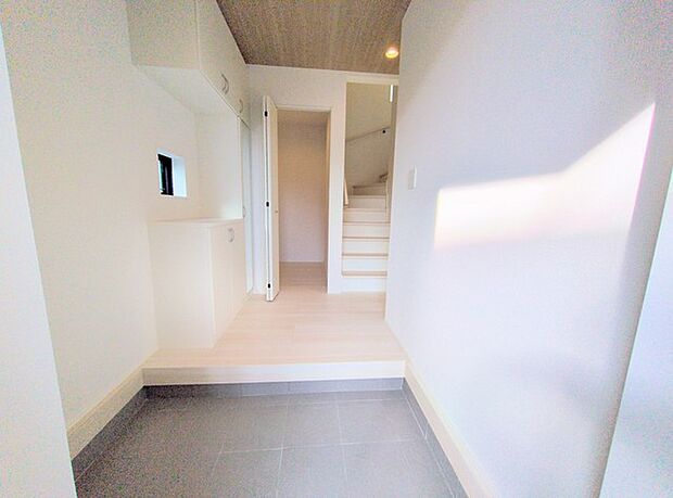 玄関は家の顔でもあります。広いと気持ちがいいですね!