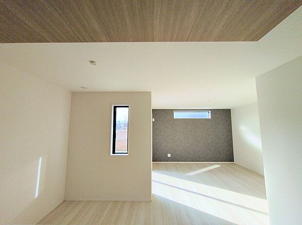 アクセントクロスが際立つLDK空間。