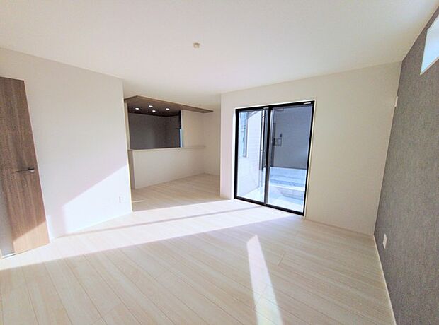 家族が自然に集りそうな広さが魅力のLDK。