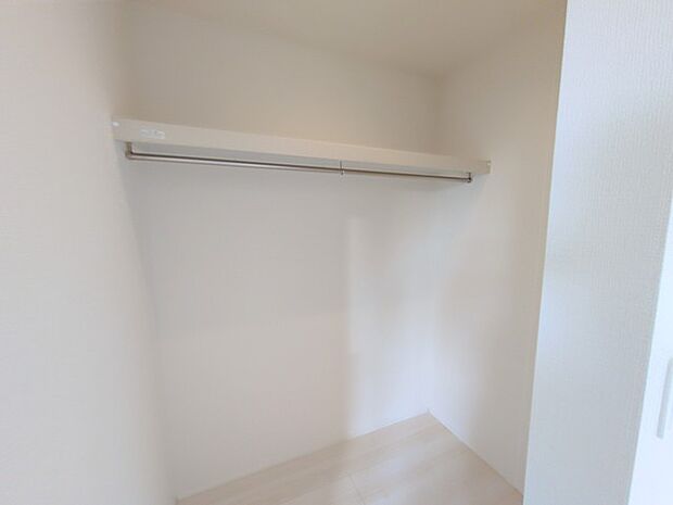 たっぷりの収納スペースで快適に暮らせそう。