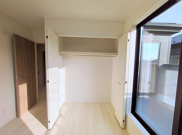 部屋ごとに設けた収納は、住みやすさへのこだわり。