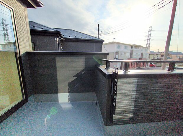 ゆとりの広さを確保したバルコニー。お布団を干すのも、この広さならラクラク。