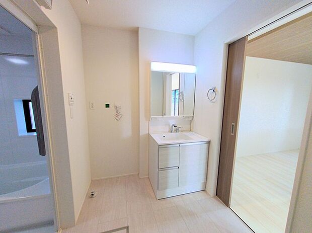 ドライヤーの風に包まれながら、今日一日の終わりを感じる。そんな、地味だけど決して無くてはならない、名脇役。