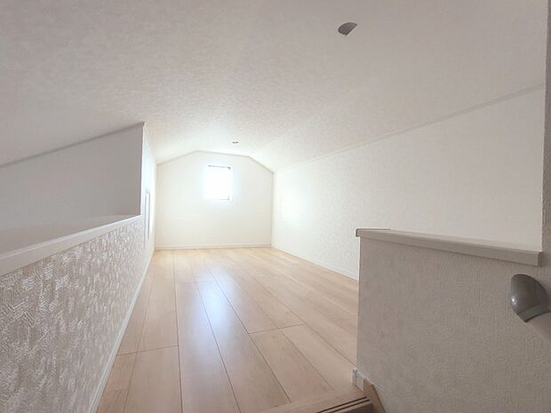 増え続ける荷物も小屋裏収納（グルニエ）が強い味方に。 