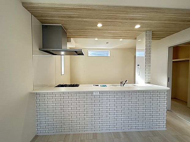 家族が自然に集りそうな広さが魅力のＬＤＫ。 