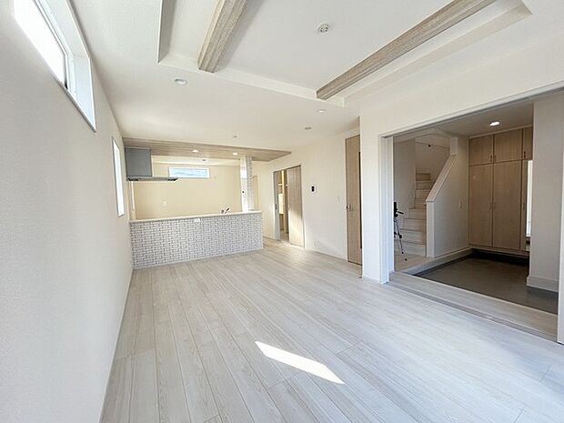 解放感あふれるリビングは、自然に光と風に恵まれます。 