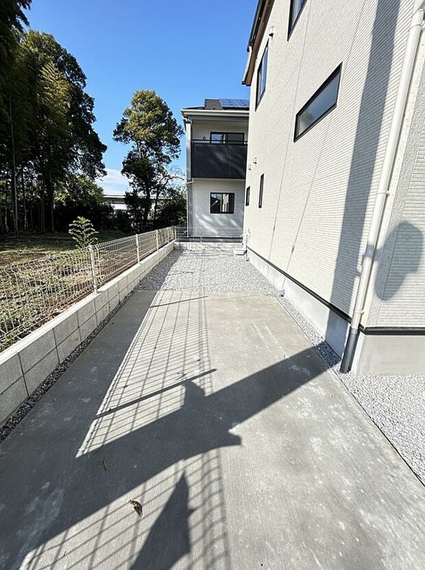 セカンドカーにも便利、駐車2台可の敷地。 