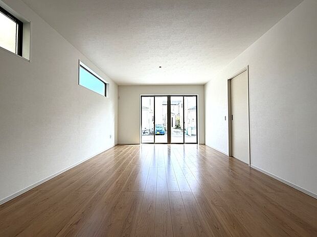 リビングは家具の配置も思いのまま。自由度が高い設計です。 