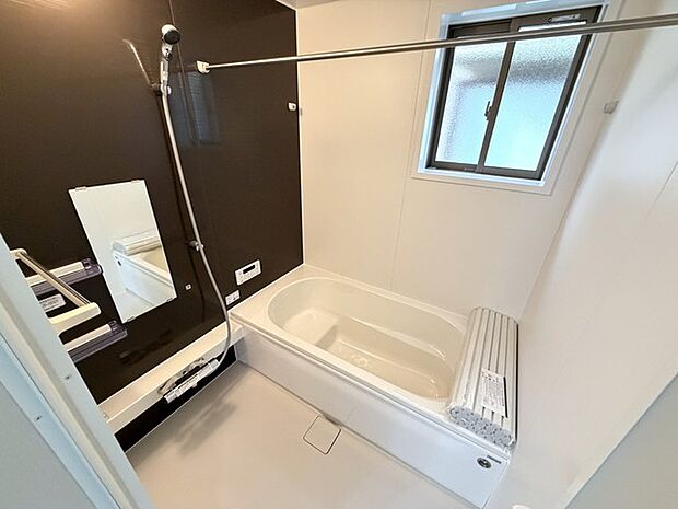 一日の疲れを癒す浴室は、広々1坪以上。