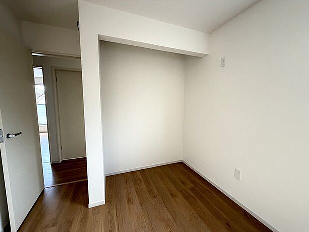 全居室収納スペース付きの物件です。 