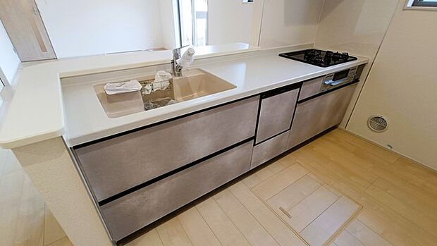 対面キッチンがご家族の温かい時間を演出。 