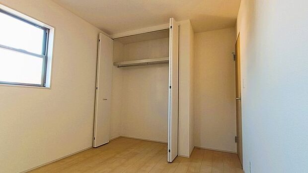 全居室収納スペース付きの物件です。 