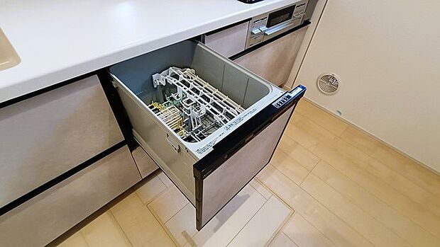 環境にも手にも優しい、食器洗乾燥機付のキッチン。 