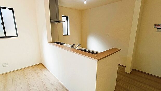 対面キッチンがご家族の温かい時間を演出。 