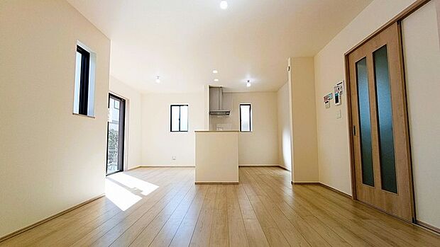 開放的なこの空間がお客様をお出迎えします。 