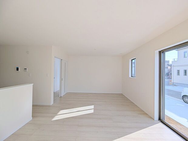 解放感あふれるリビングは、自然に光と風に恵まれます。 