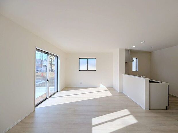 開放感と採光にこだわった、19帖のＬＤＫ。 