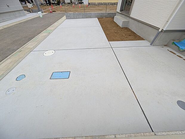 セカンドカーにも便利、駐車2台可の敷地。 