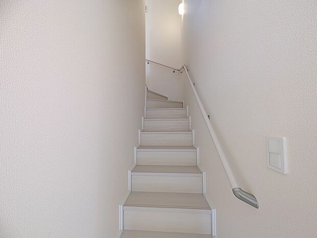 安全な手すり付き階段