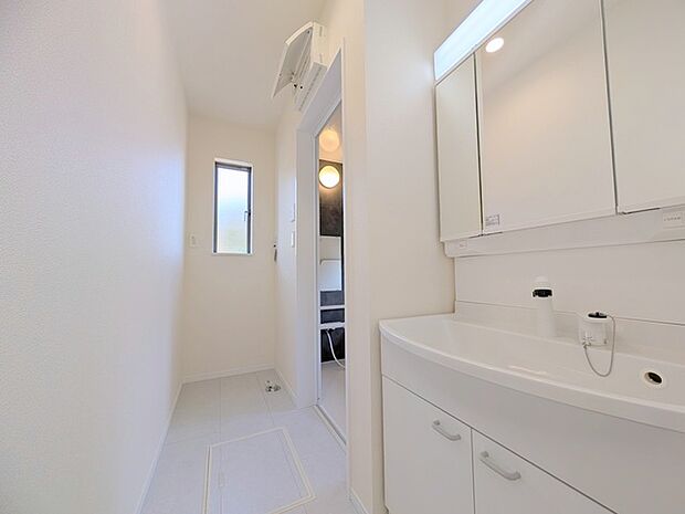 お風呂に入る前、心も体もふっと一息つける「静けさの入り口」。 