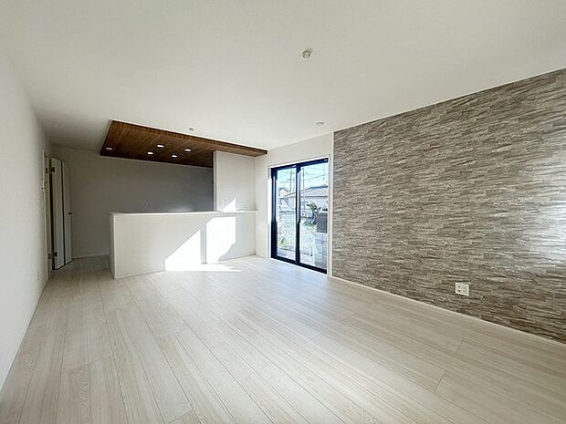 リビングは家具の配置も思いのまま。自由度が高い設計です。 