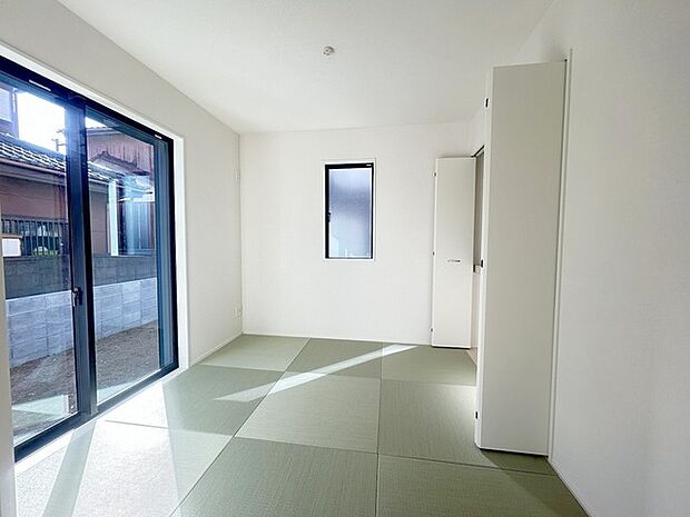 お子様にとっていいお昼寝空間になる和室は、ぜひリビングのお隣で。 