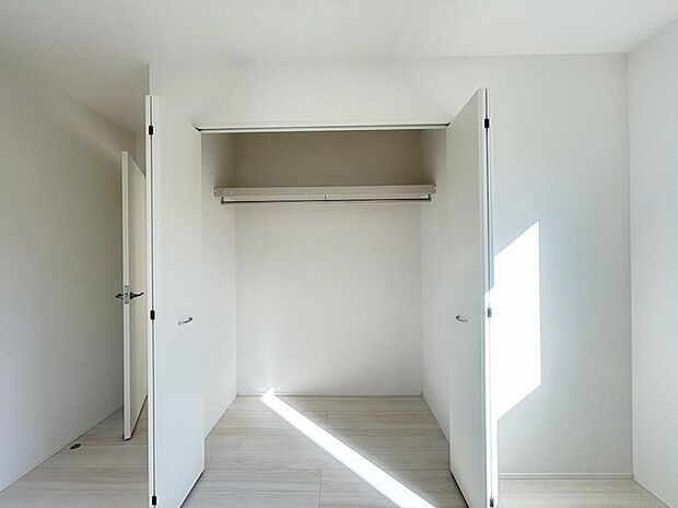 部屋ごとに設けた収納は、住みやすさへのこだわり。 