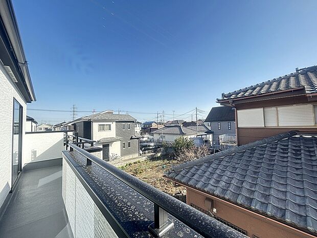 あたりには住宅を中心とした建物が広がります。