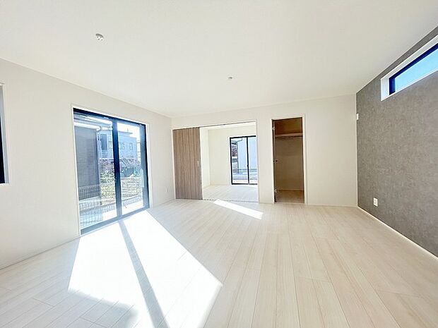 ご家族みんながゆったりくつろげる広々リビング。