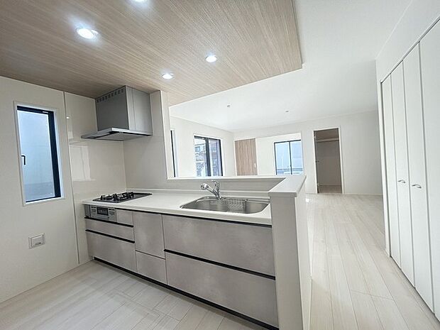 家族団らんの時間も増えそうな、くつろぎのLDK。