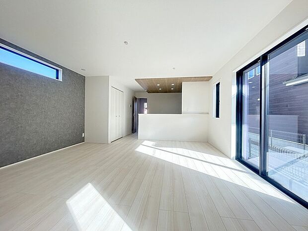 家族が自然に集りそうな広さが魅力のLDK。