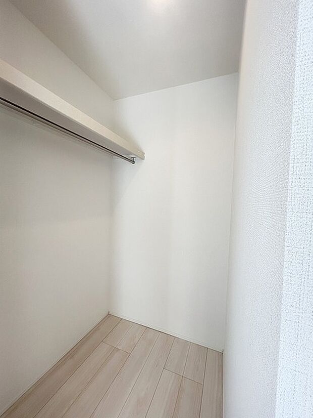 たっぷりの収納スペースで快適に暮らせそう。