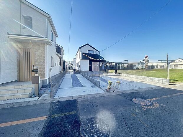 幅員こそやや狭くても、その分交通量が少なくて安心。