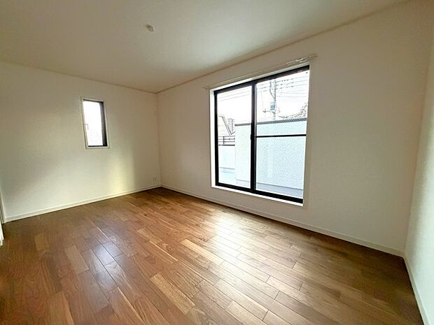 WICの付いた主寝室は広さにもゆとりがあります〇