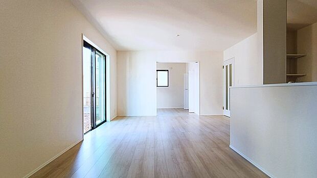 ご家族みんながゆったりくつろげる広々リビング。 