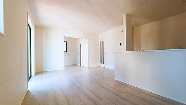 家族が自然に集りそうな広さが魅力のLDK。