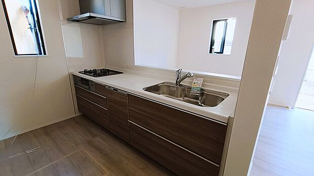 料理をしながらでも、ご家族との会話を楽しめる対面キッチン。